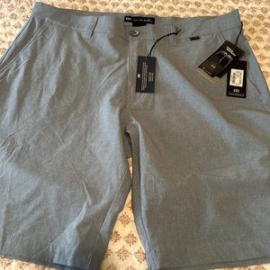 Travis Mathew Beck shorts NWT 36